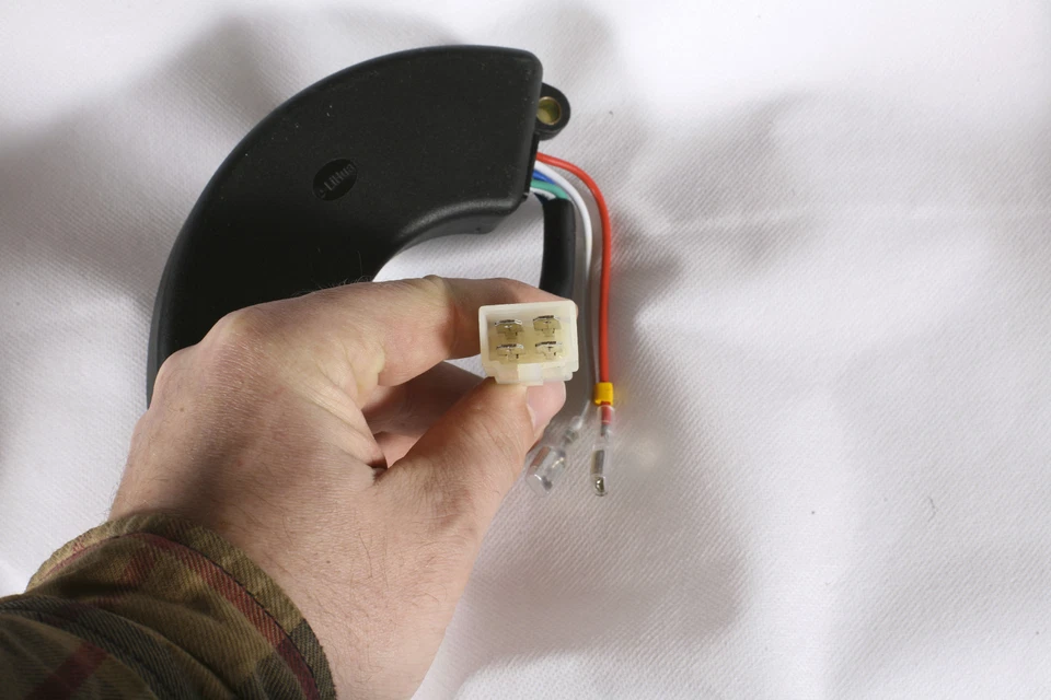 Spannungsregler AVR 230V 6-7KW / 1-phasig / 250V mit 470uF / 350V mit 360uF - Bild 4 von 4