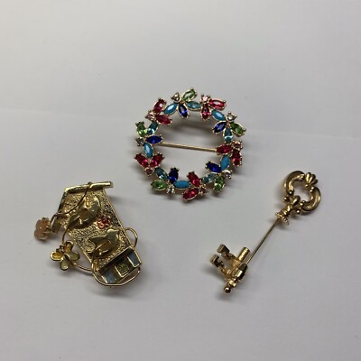 Lot Of 3 All Signed Gold Tone Vintage - Modern Brooch Pins - KC / NRO / Avon