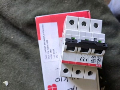 ABB S203U-K30 Circuit Breaker, 3-Pole, 30 A, 162K861H01, 240 VAC, 50/60 Hz NOS 