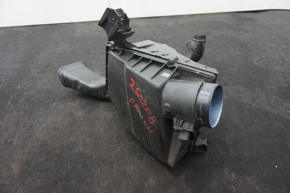 Caja de carcasa de filtro de filtro de aire de motor de 2,0 L OEM 31474901 Volvo XC90 B5 2023-25 Foto 2 de 4