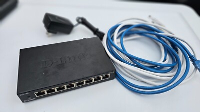D-Link (DGS-108) 8-Port External Gigabit Switch w/Ethernet Cables