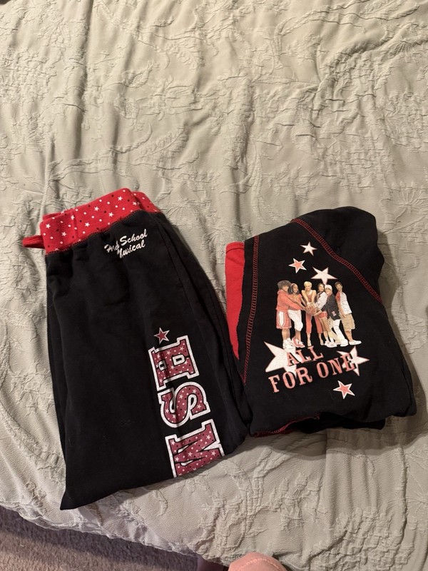 High School Musical 2 Sweatsuit Set Hoodie And Sweatpants VTG Red Black