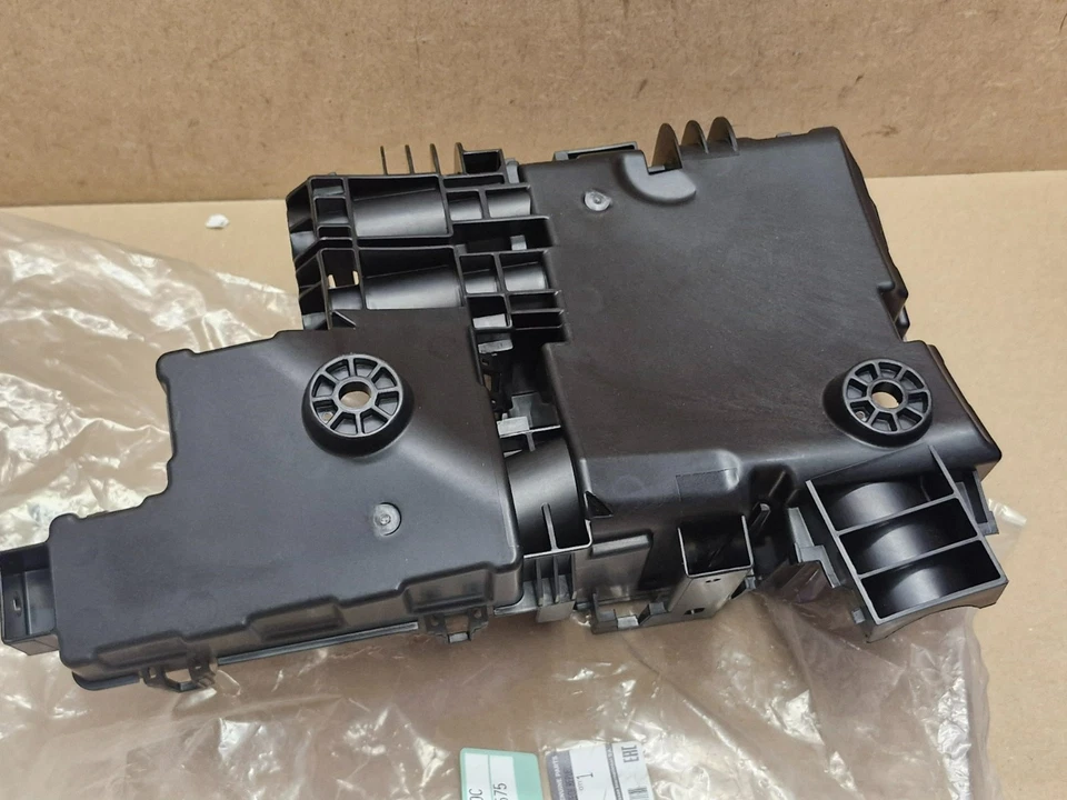 Nissan Qashqai Body Control Fuse Box Module Cover 284B84EA0C 2017-on Genuine NEW - Image 2 of 4