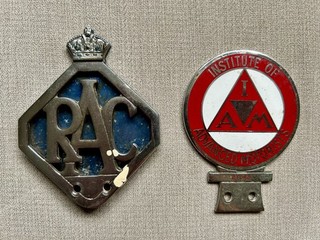 VINTAGE INSTITUTE OF ADVANCED MOTORISTS CAR BADGE / RAC BADGE