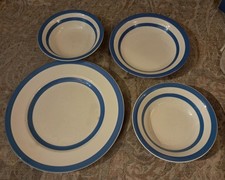 T G Green Cornishware - Collection of 4 plates/bowls. Vintage Green Shield Stamp