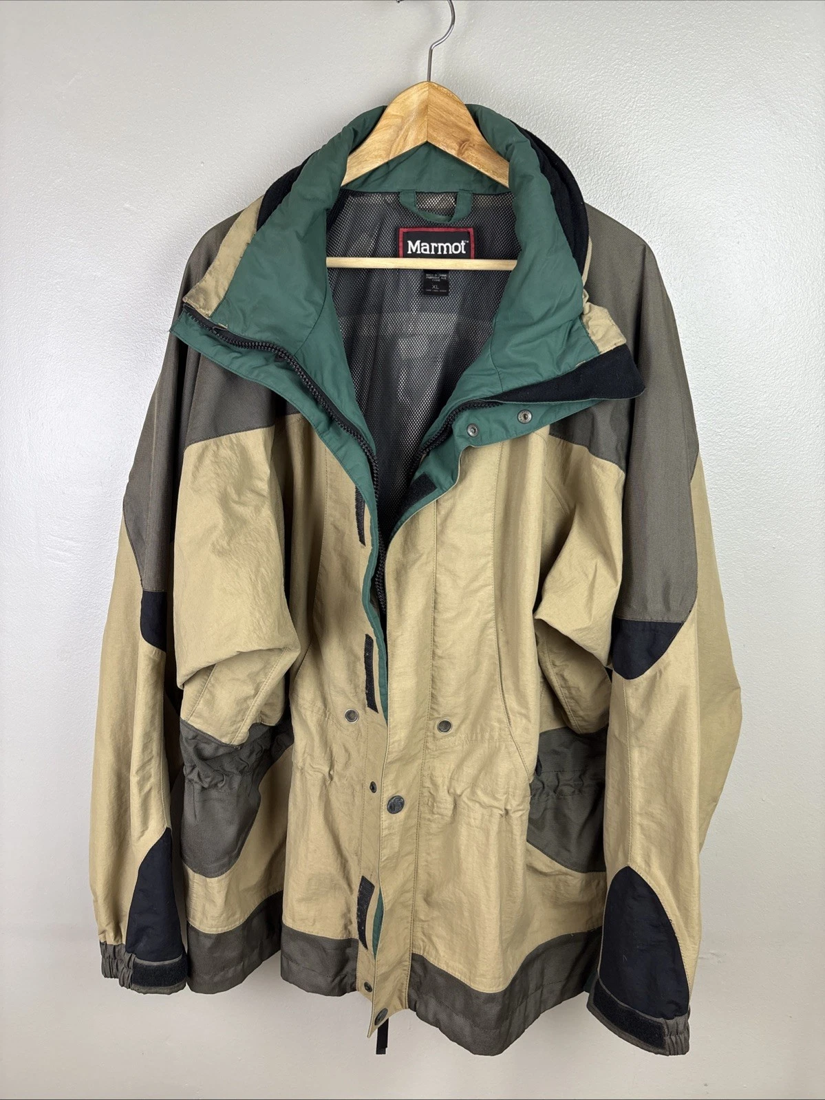 Marmot vented windbreaker hiking camping size XL Lined