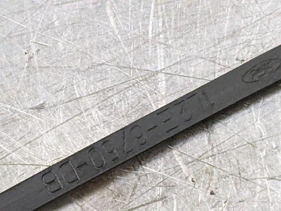 Varilla de medición de aceite de motor de 2003 Ford Explorer 4.0 1L2E6750DB Foto 4 de 4