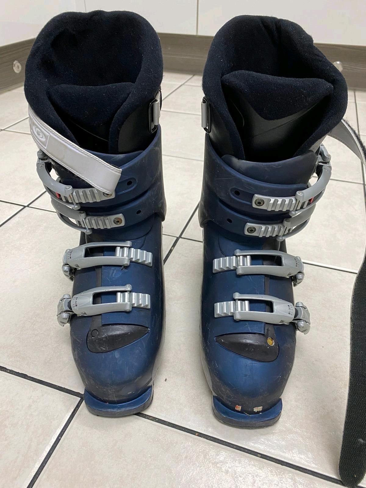 Scarponi da sci donna Salomon Navy taglia 7 5 Performa 7 solette termiche indossati