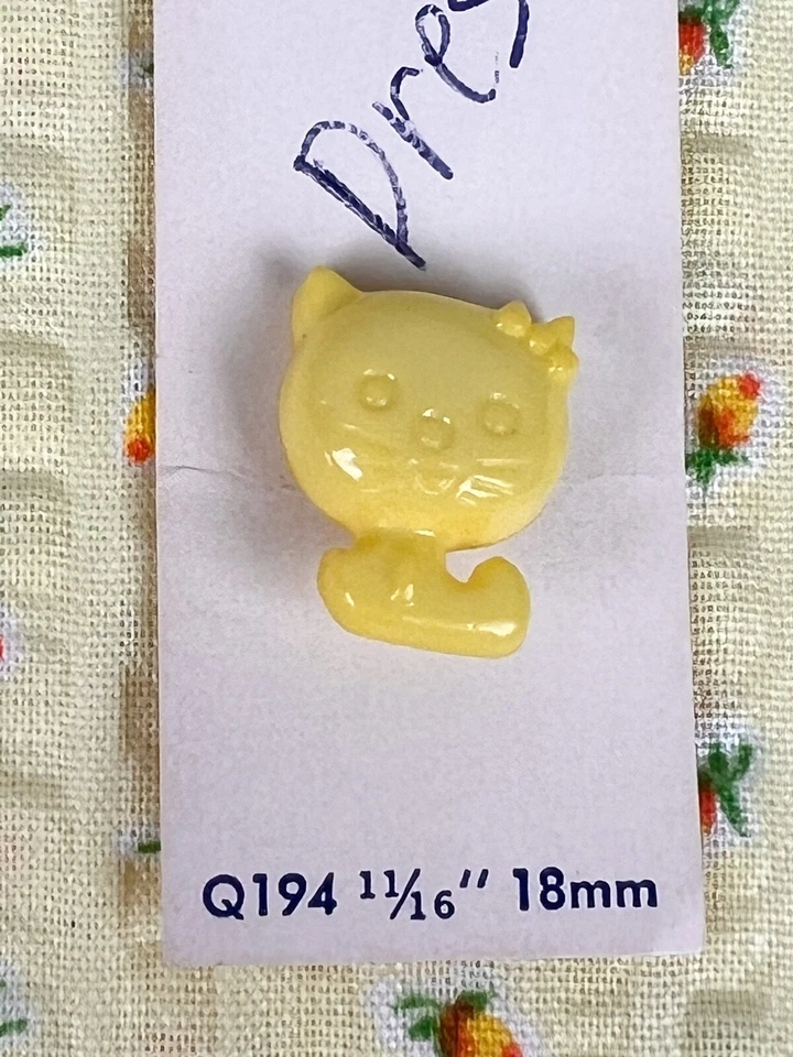 Vtg Yellow TEXTURED 40-1/4 x 55-1/2" Cotton Fabric Rosebud w/Cat Buttons *READ* - Image 4 of 4