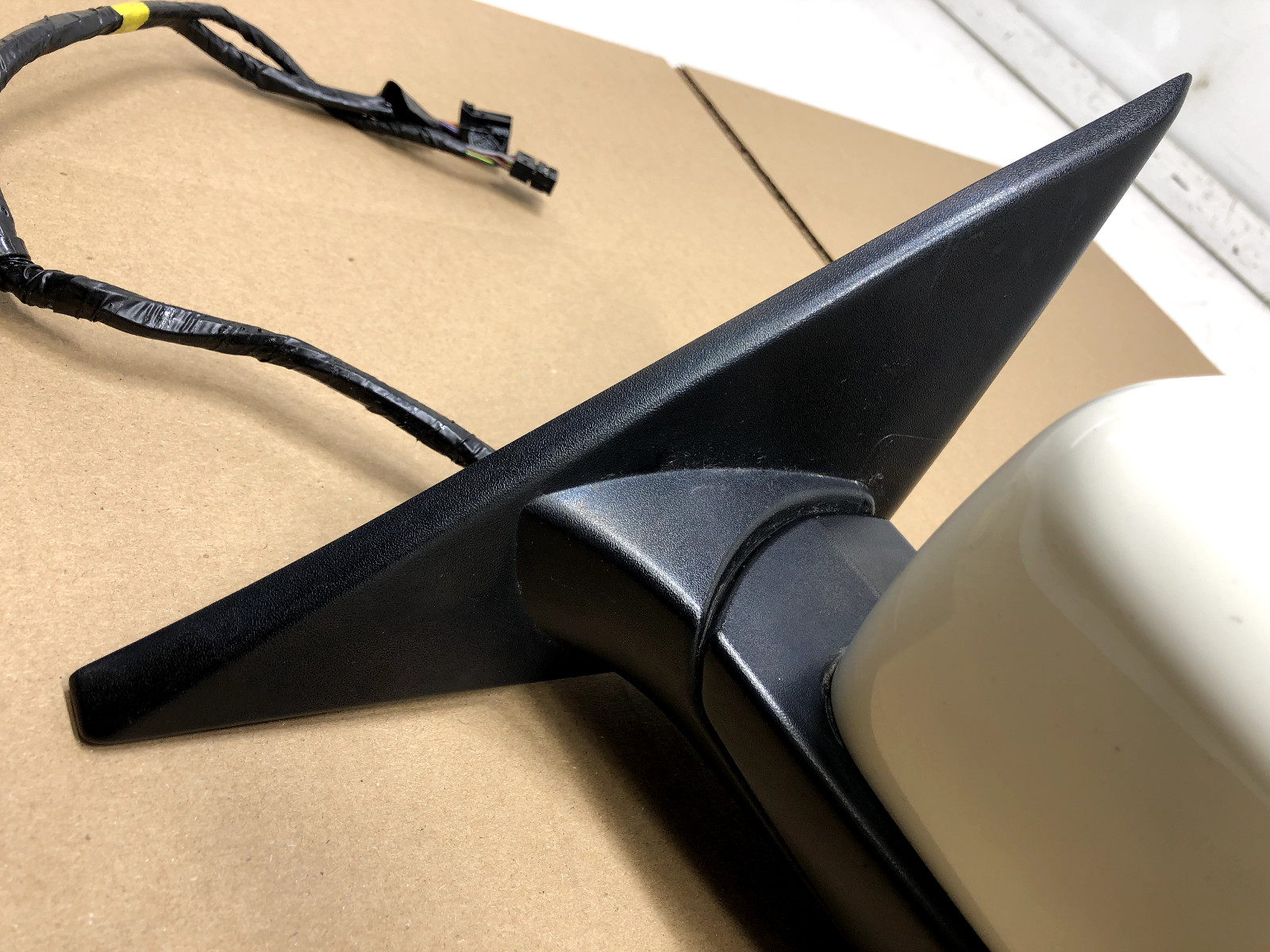2014-2017 MASERATI QUATTROPORTE LEFT DRIVER DOOR MIRROR OEM.