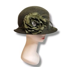 First Issue Liz Claiborne Vintage 100 Wool Felt Cloche Hat