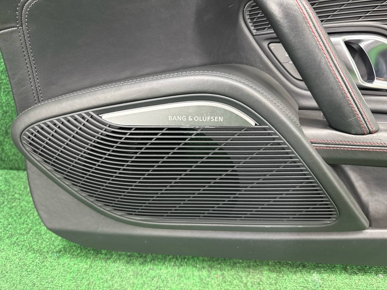 🛑  2017-2023 Audi R8 4S Front Right Door Panel Black Leather Red Stitch OEM