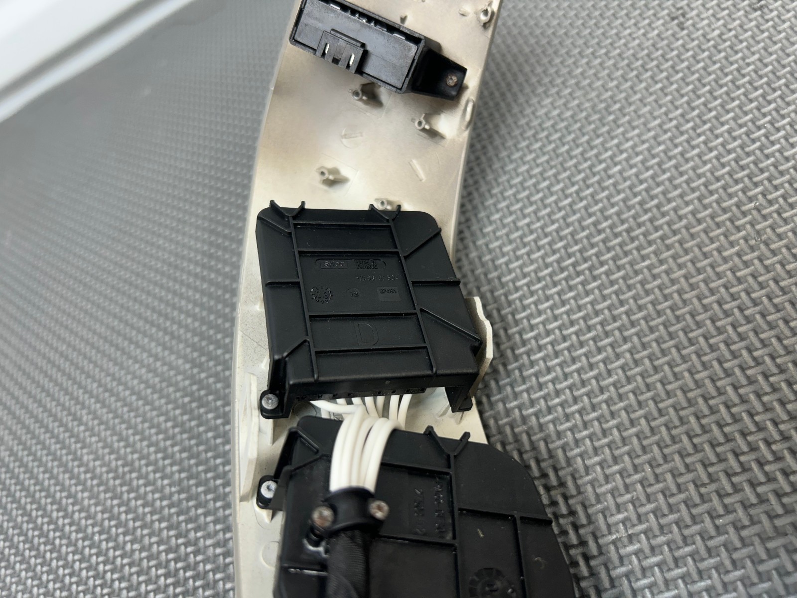 05-08 Maserati Quattroporte M139 Front Right Passenger Seat Control Switch Gray