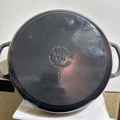 Le Creuset cast iron pan  3.5 quart 3.2l made in France