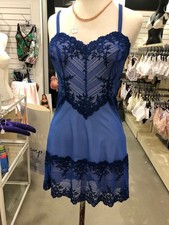 VALENTINES WACOAL EMBRACE LACE SLIP IN STUNNING ROYAL BLUE SIZE SMALL  BNWTS