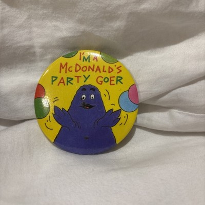 Vintage 1996 ''I'm A McDonald's Party Goer'' Retro Ronald McDonald Birthday Badge