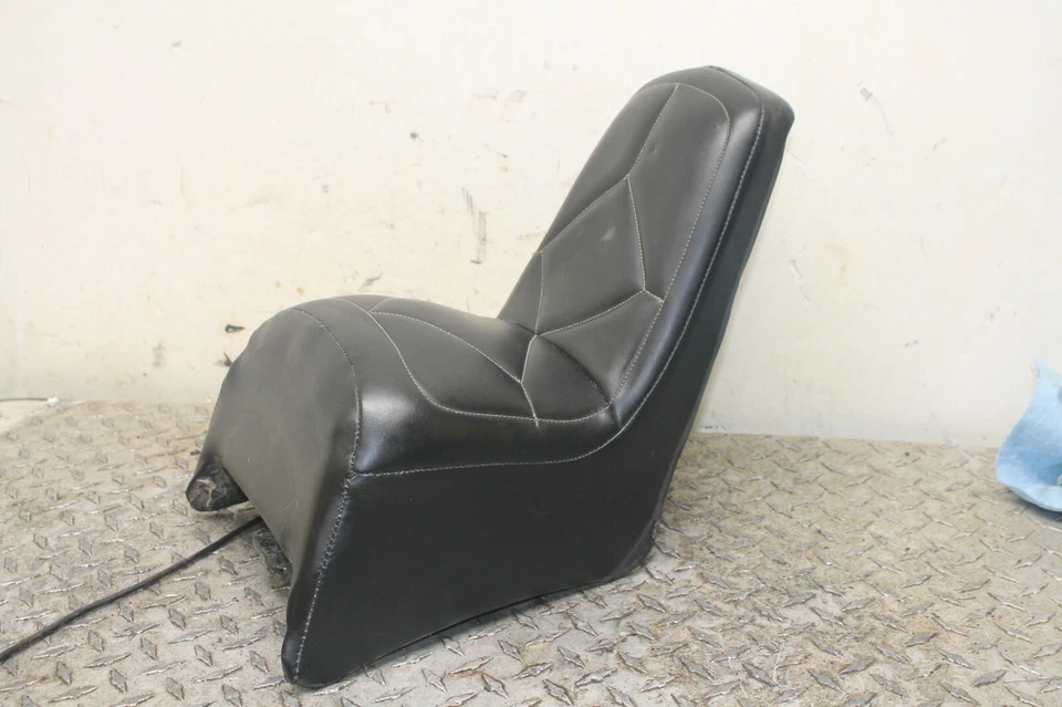 1984-1985 HONDA VT700 VT700C SHADOW OEM PASSENGER SEAT BACK 77300-ME9-670 - Изображение 3 из 4