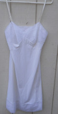 VINTAGE WOMEN'S WHITE WTH LACE NYLON SLIP SIZE 36 BY VANITY FAIR MADE IN USA