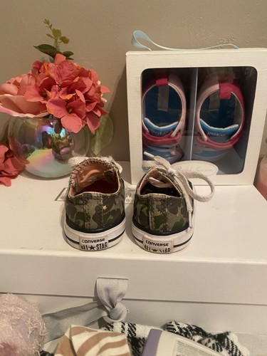 Baby Girls Cargo Converse Size 4 - Picture 3 of 3