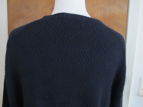 Bloomingdale's men's true navy cashmere sweater New - Picture 11 of 12