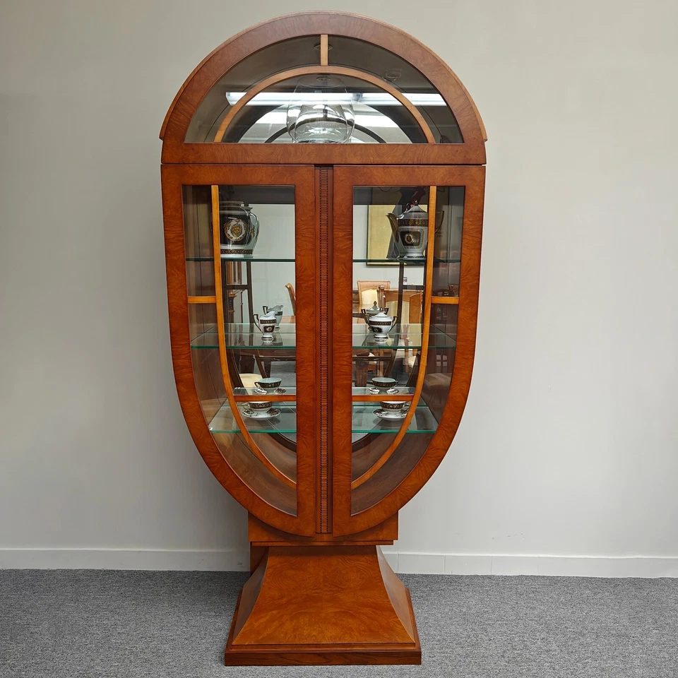 Vitrina de curiosidades de madera italiana única en forma de cúpula - antigua/tradicional Foto 2 de 4
