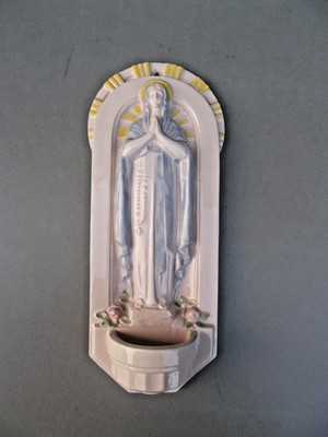 Alter großer Weihkranz aus Fayence Notre-Dame de Lourdes