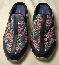 Easy Spirit Women's Traveltime 594 Mule Dark Blue Floral size 7 1/2WW