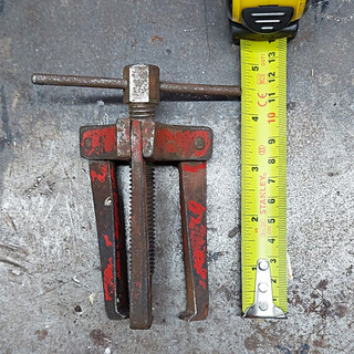 3 Legged 3 1/2" Pullers