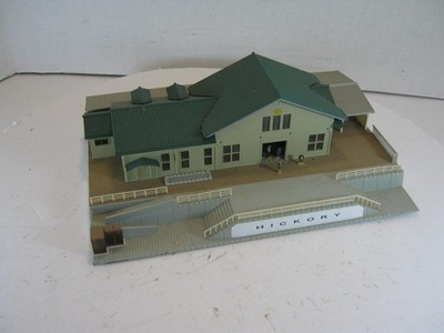 N Gauge Kato Unitrack Suburban Station 23-211