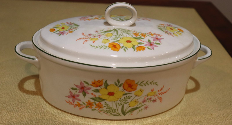 Vintage Oven to Tableware Dutch Oven Casserole Dish w/ Lid Pastel Bouquet