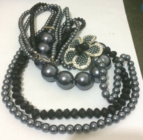 Schöne Statement Style Multistrang graue Perlenkette Blumendesign 60-68 cm  - Bild 1 von 3