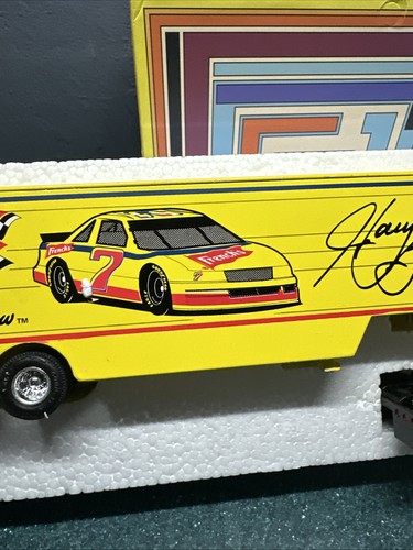 P310-RACING CHAMPIONS NASCAR 1:64 SCALE HARRY GANT DIE-CAST HAULER IN BOX NOS - Picture 3 of 7