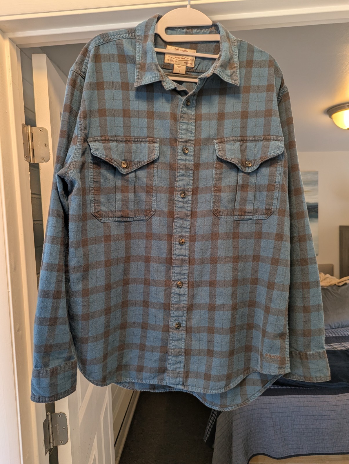 Filson Lightweight Alaskan Guide Shirt, Men's Medium, Blue, Good Condition