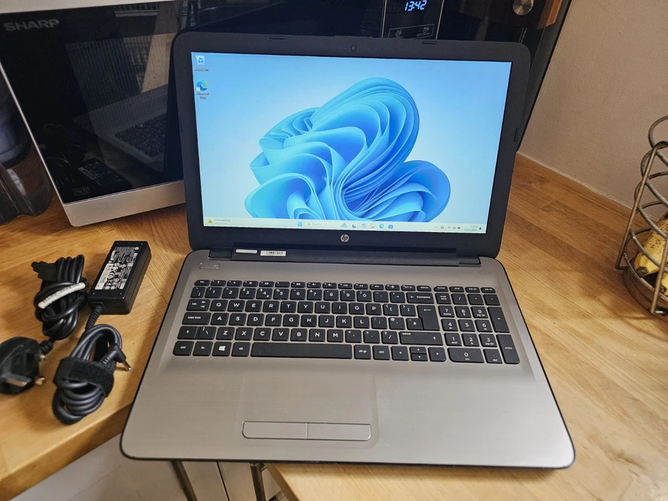 HP Pavilion 15ba AMD A6 2Ghz 240GB SDD 8GB RAM Win 11 Webcam HDMI 15.6 Laptop - Image 2 of 4