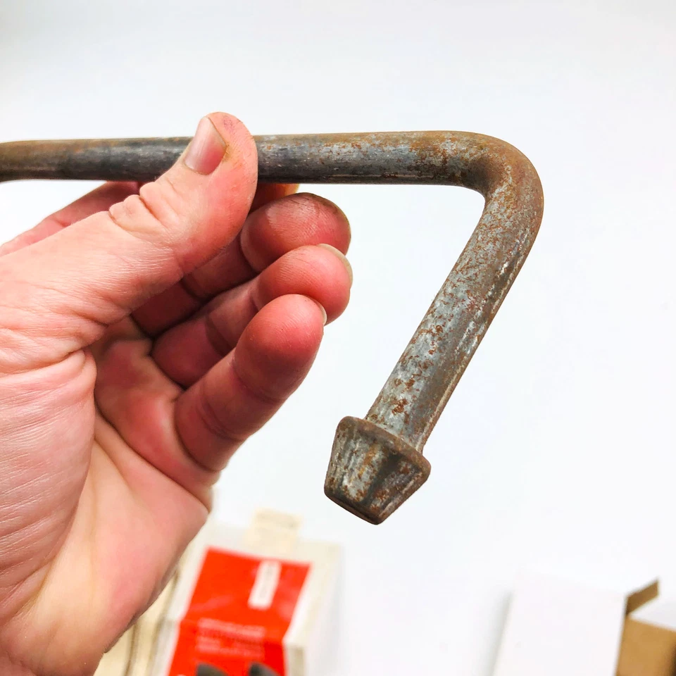 AMC Jeep 53001086 Hanger for Exhaust Pipe OEM NOS Foto 3 de 4