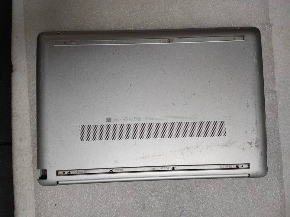 HP AMD Ryzen 3 3250U with Redeon Graphics @ 2.60GHz, 4GB RAM , NO HD FOR PARTS - Image 3 of 4