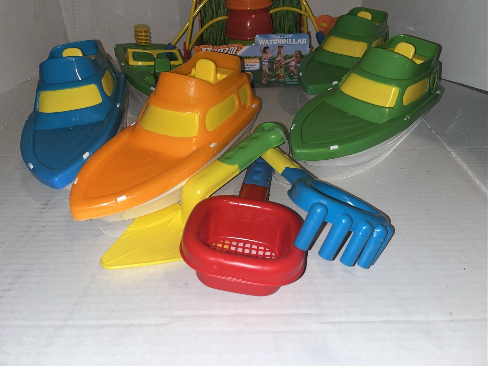 Waterpillar Banzai Wigglin' Waterpillar Outdoor Water Sprinkler -Ages 3+ W/ 5 Boats ...