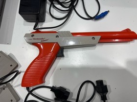 Nintendo NES Console , 2 X Controllers & Zapper Bundle Working Order VGC