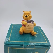 WDCC Walt Disney Winnie the Pooh Honey Tree Time Collectors Society Figurine