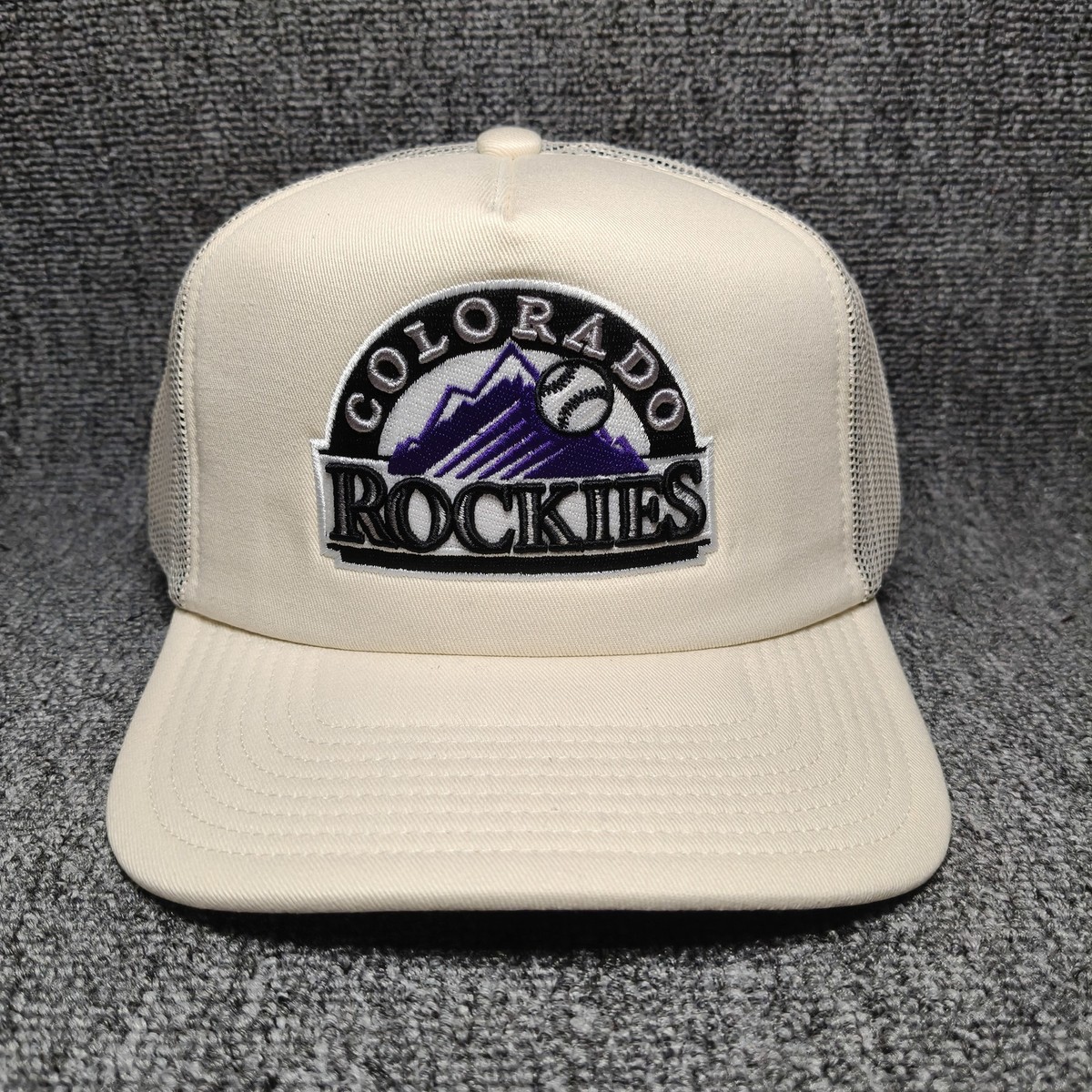 Mitchell & Ness Colorado Rockies MLB Trucker Snapback Cap Off-White