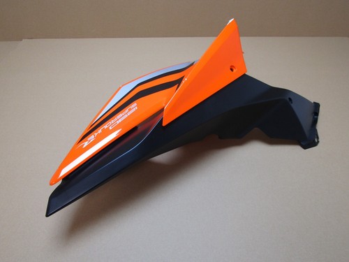 Panel de carenado lado derecho KTM 1290 Super Duke R 22 2022 1.152 millas (10192) - Imagen 6 de 12