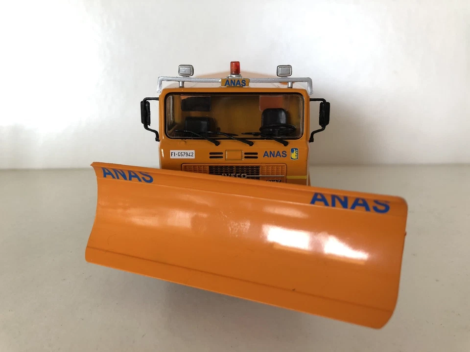 DE AGOSTINI 1:43 Camion d'epoca Trucks Spazzaneve Fiat 75 PC 4x4 ANAS - Immagine 2 di 3