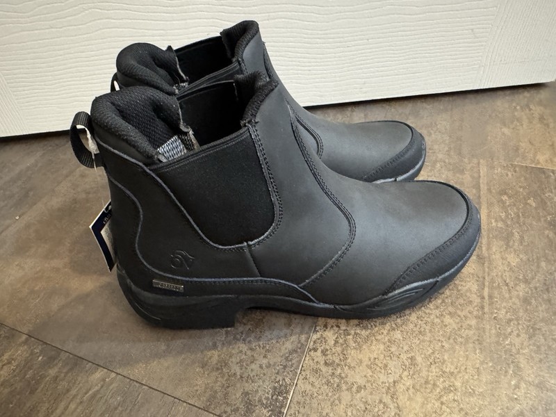 Ovation Slip On Muckmaster Size 38 NEW WITHOUT BOX