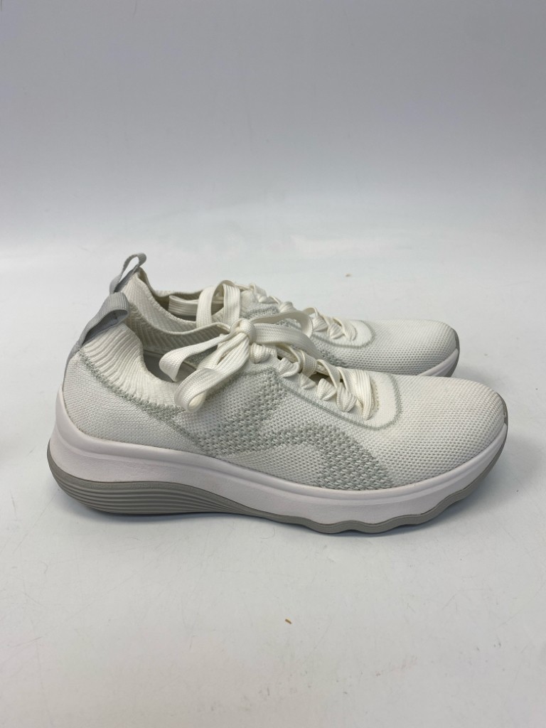 Clarks  Size 7 White Lace-up Sneakers View 2