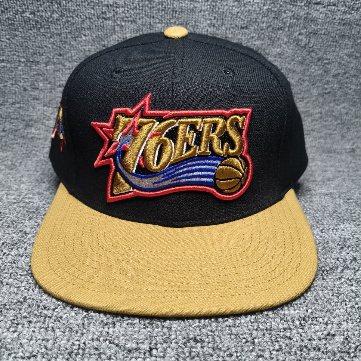 Mitchell & Ness Philadelphia 76ers NBA Black Gold Snapback Cap Hat