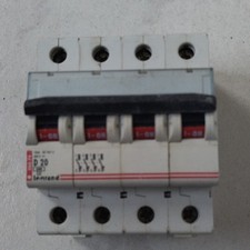Legrand Disjoncteur 20 A courbe D 4 pôles pour câblage électrique 06674