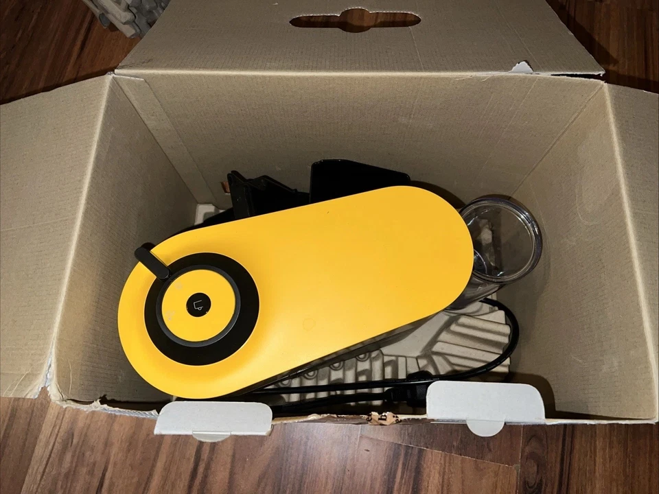 Nespresso Vertuo Pop Coffee Machine – Like New, With Box & Accessories - Bild 2 von 4