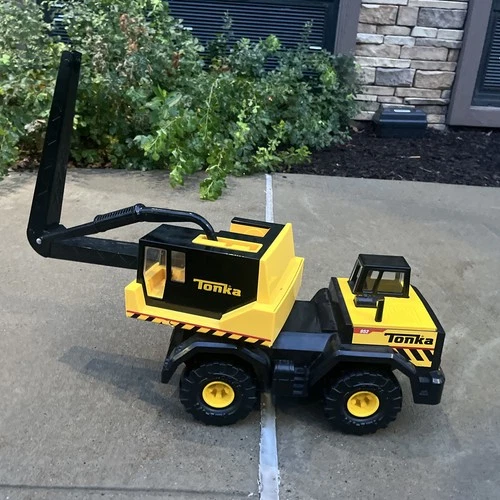 Tonka - Steel Classics Mighty Crane - 952 Crane Truck (MISSING THE BUCKET) Used