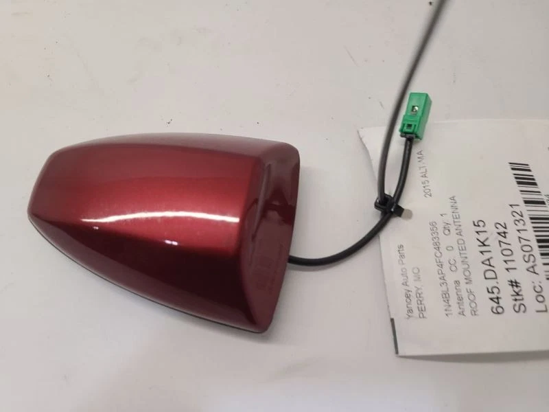 Nissan Altima 2013-2015 antena montada en el techo roja  Foto 2 de 4