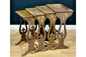 WONDERFUL ANTIQUE QUARTETTO CHINESE CHINOSERIE GILT & POLYCHROME NEST OF TABLES
